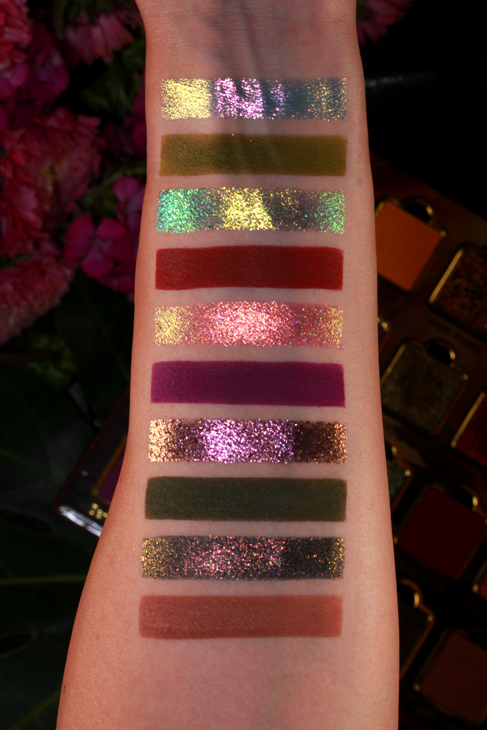 An Amber Lullaby | Eyeshadow Palette · Swatches 2
